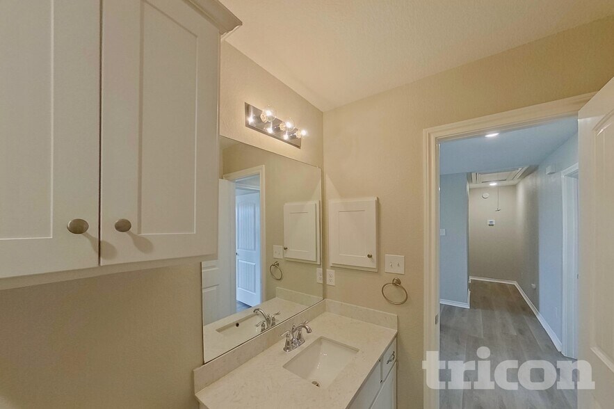 Building Photo - 523 Long Prairie Dr