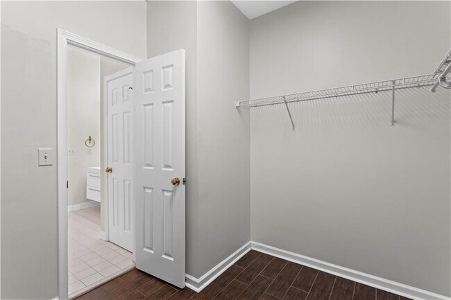 Building Photo - 965 Dogwood Park Dr
