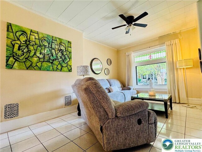 Building Photo - 1523 W Chew St