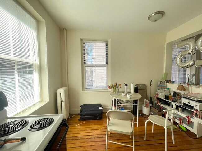 Building Photo - 68 Myrtle St