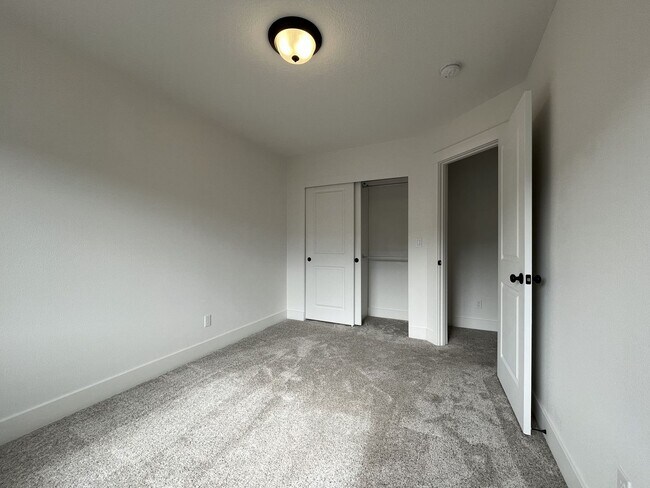 Building Photo - Modern 2022-Built 3-Bedroom Home with Open Layout, Entertainer’s Kitchen. Near Parks & Playgrounds