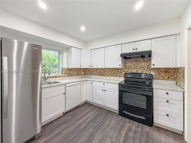 Building Photo - 3128 Coconut Grove Dr