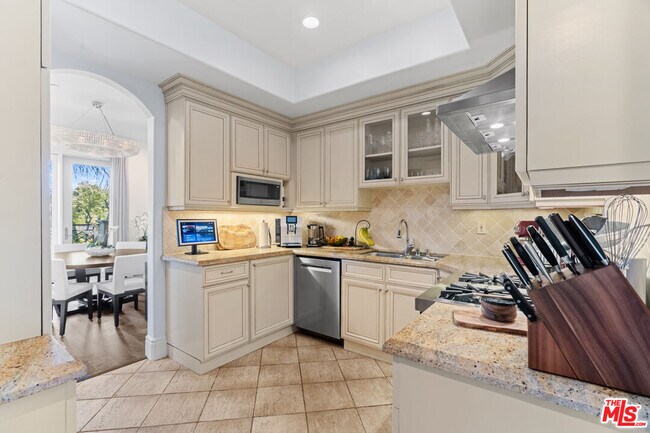 Building Photo - 137 S Spalding Dr