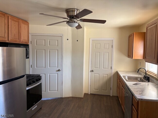 Building Photo - 7 Filmore St