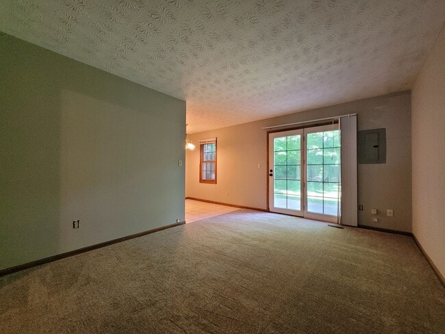 Building Photo - 3 Bedroom, 2.5 Bath Townhouse in Beavercreek!