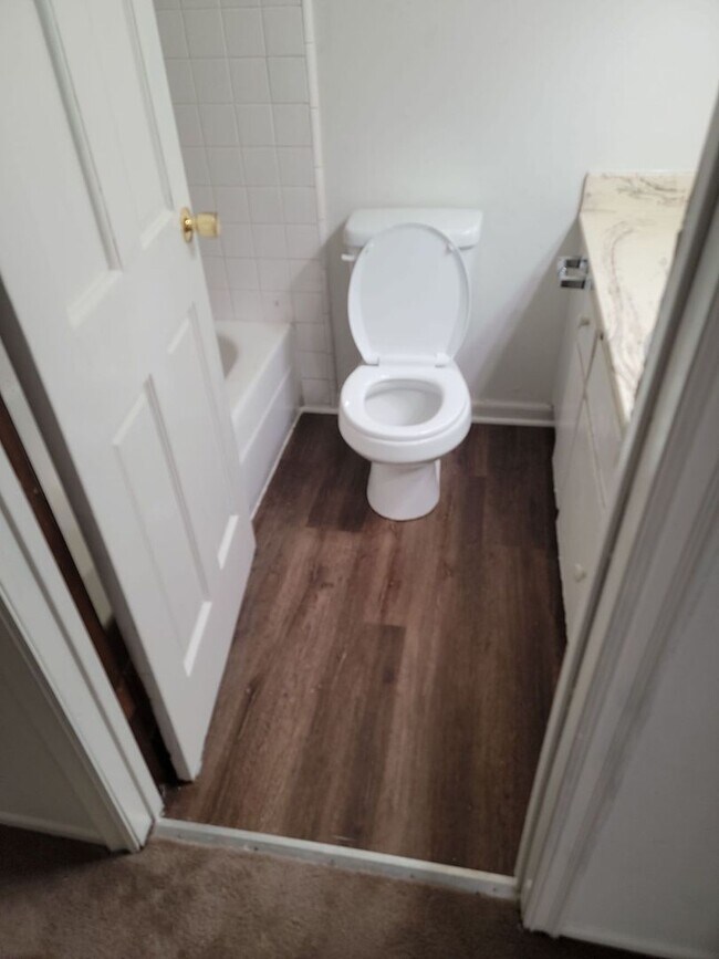 Building Photo - Wonderful 2 bedroom Townhouse close to Pool