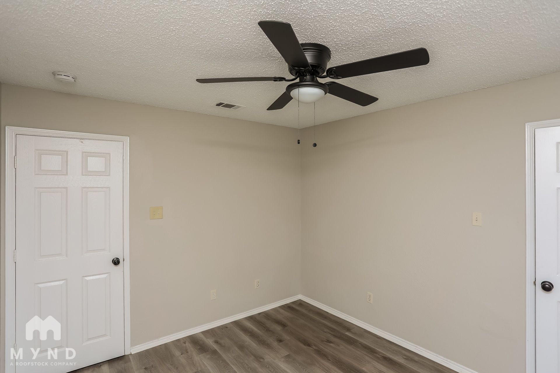 Building Photo - 605 Raven Dr
