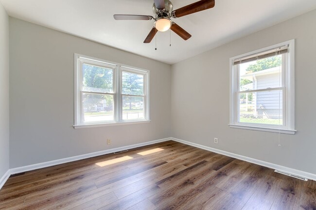 Building Photo - 602 SE 5th St