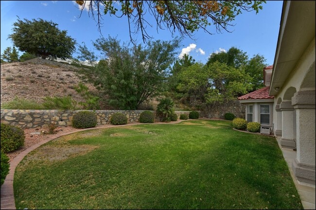 Building Photo - Available to view!