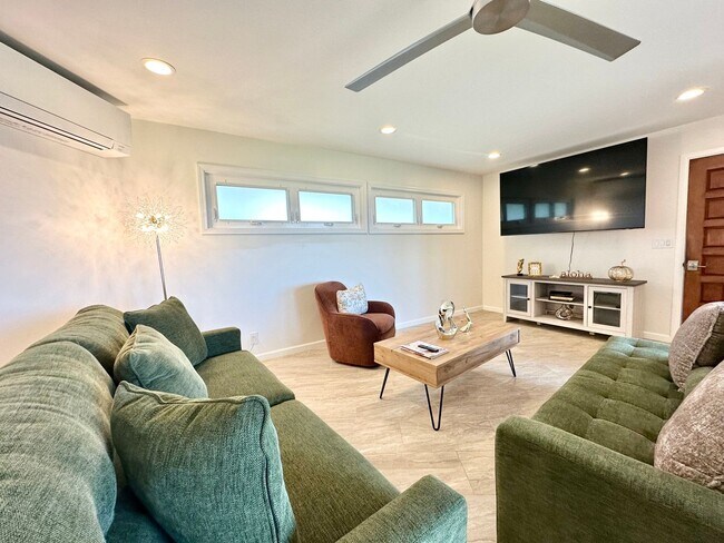 Building Photo - Fully Furnished 4 BD/3 BA Home in Mariner's Ridge!! Includes 1 Garage PRKG, W/D, Sep. Studio, & G...