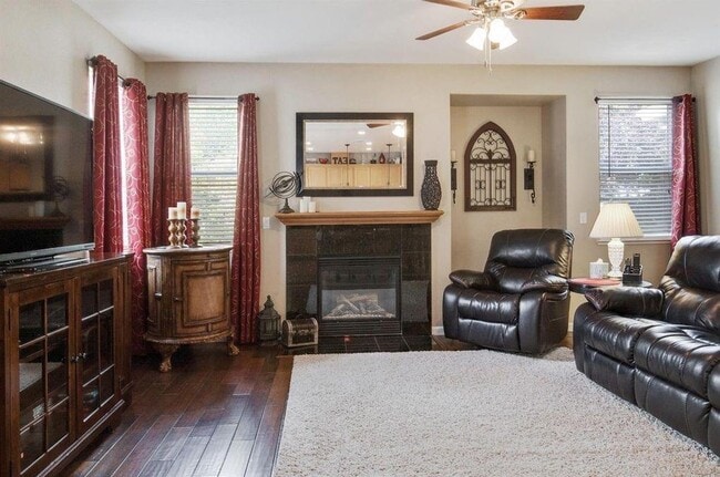 Building Photo - 2313 N Silvervale St