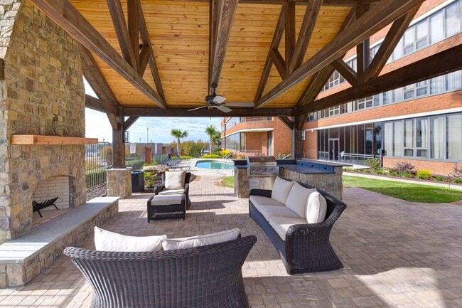 Building Photo - wh102