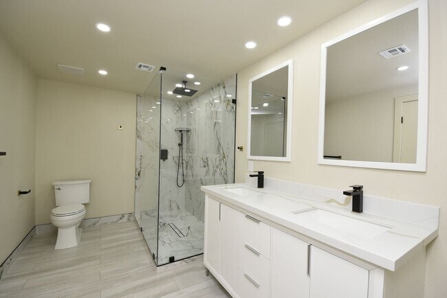 Building Photo - 8000 W Badura Ave