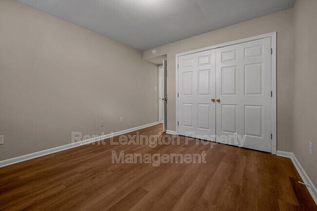 Building Photo - 833 Malabu Dr