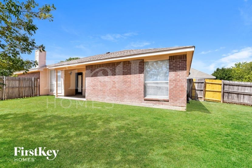 Building Photo - 1519 Cedarcrest Cir