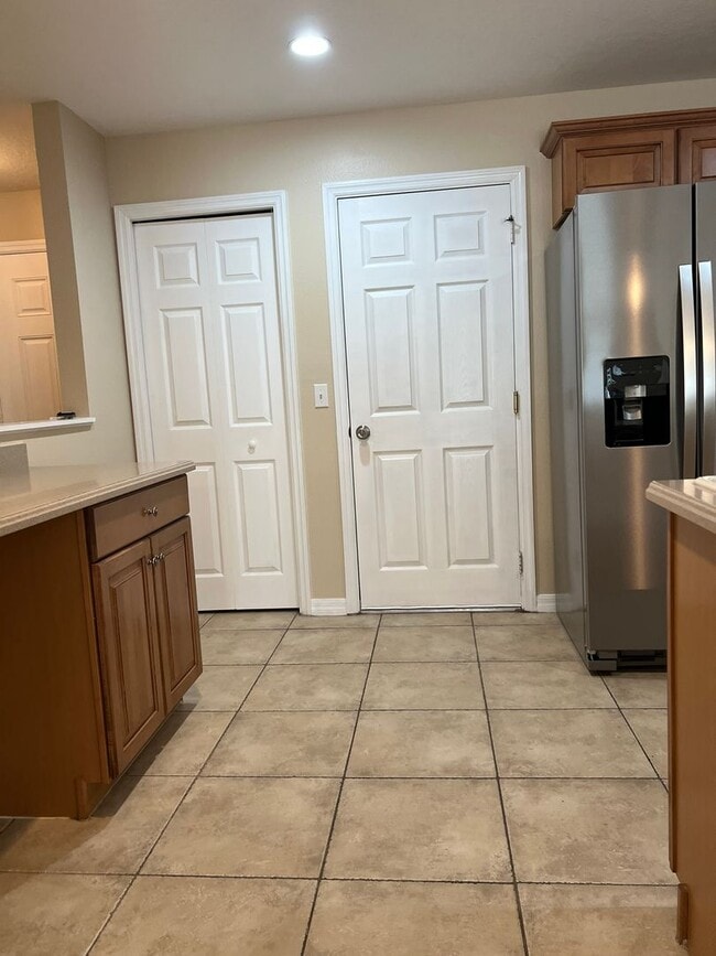 Building Photo - Gated 3/2.5 Townhouse with Garage in Altam...
