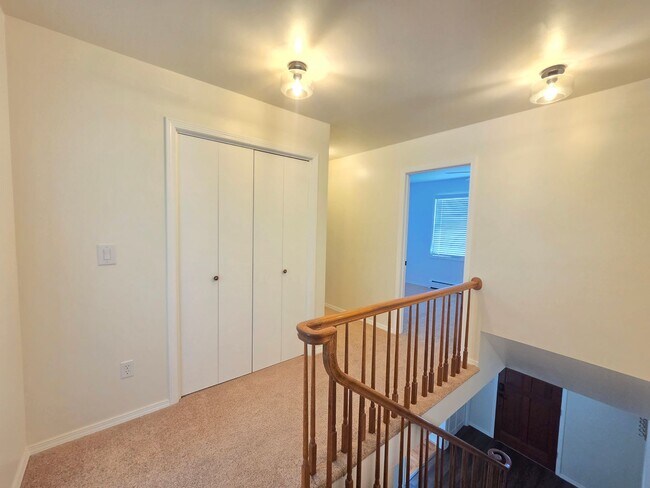 Building Photo - $3,050 - 4 Bed / 2.5 Bath Beautiful Home in Upper South Hill