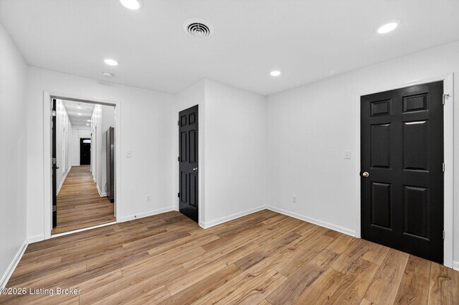 Building Photo - 508 Lilly Ave