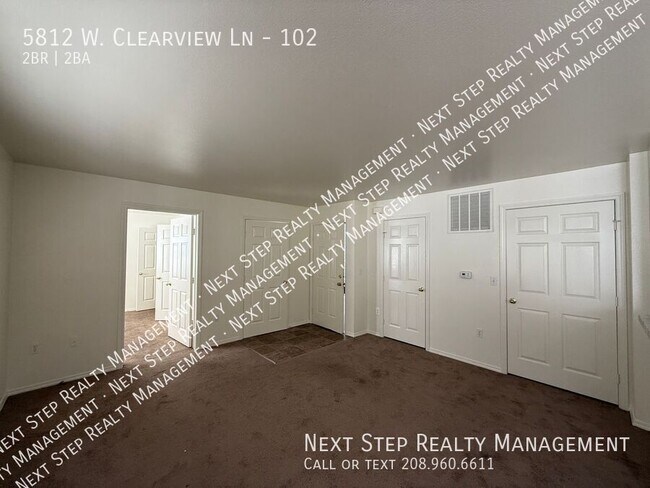 Building Photo - 5812 W Clearview Ln