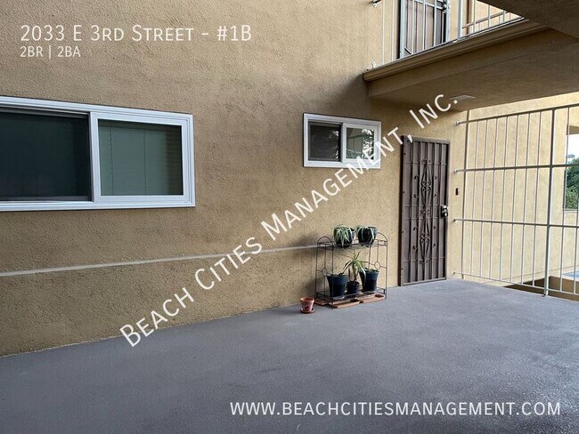 Building Photo - 2033 E 3rd St