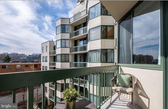 Building Photo - 955 26th St NW