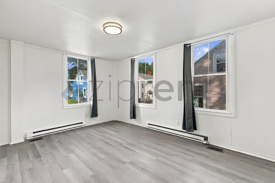 Building Photo - Unit