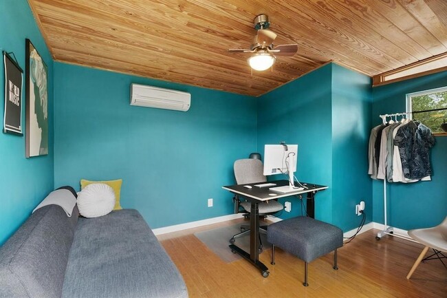 Building Photo - 5725 Toscana Ave