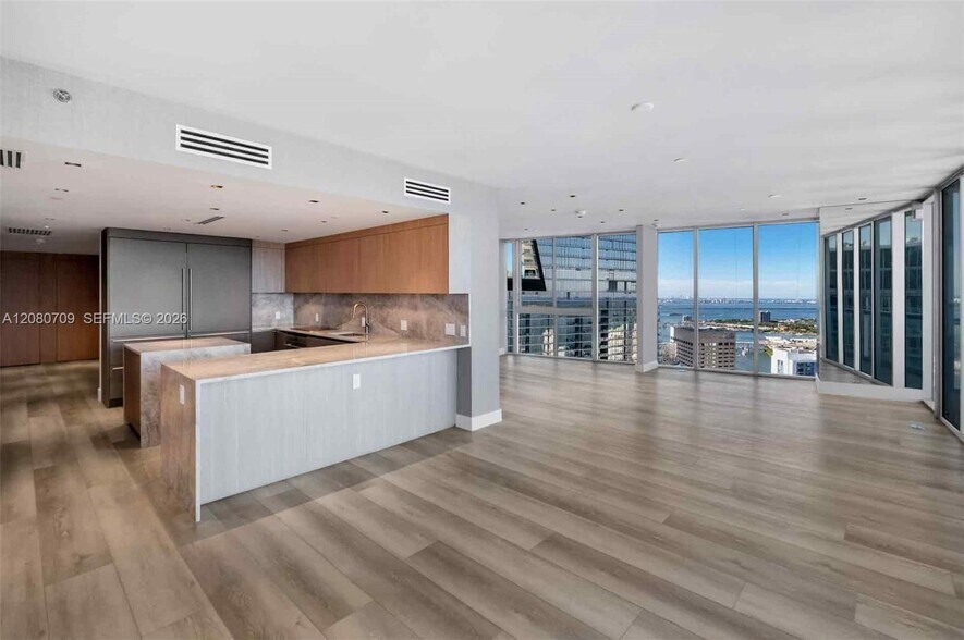 Building Photo - 465 Brickell Ave
