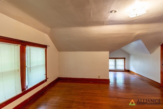 Building Photo - Gorgeous Home!!