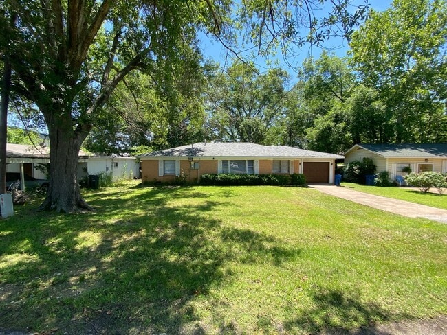 Primary Photo - 114 S Hearon Dr