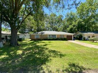 Building Photo - 114 S Hearon Dr
