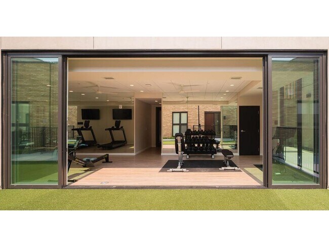 Building Photo - 4 West Dr