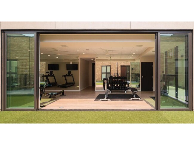 Building Photo - 9 West Dr