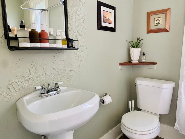 Building Photo - 1311 N Garden St