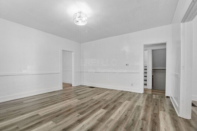 Building Photo - 650 S 43rd St