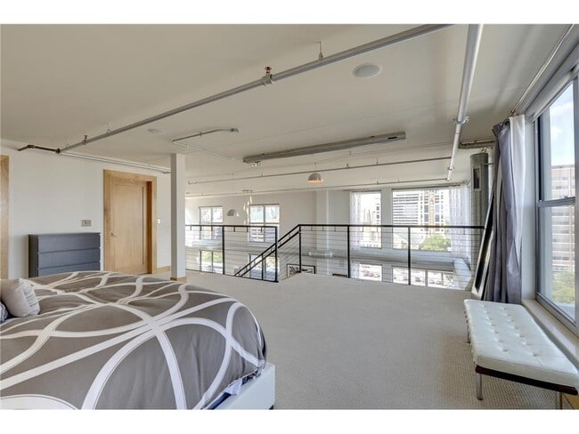 Building Photo - 521 S 7th St