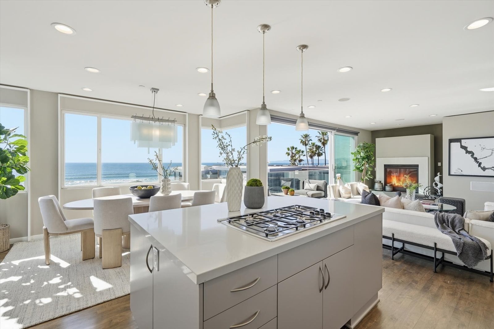 Building Photo - 2406 Ocean Dr