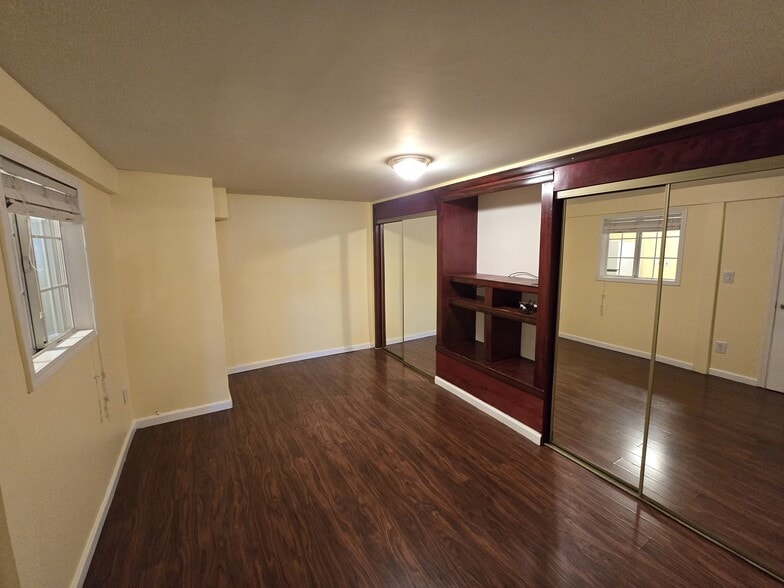 Building Photo - 706 Athens St