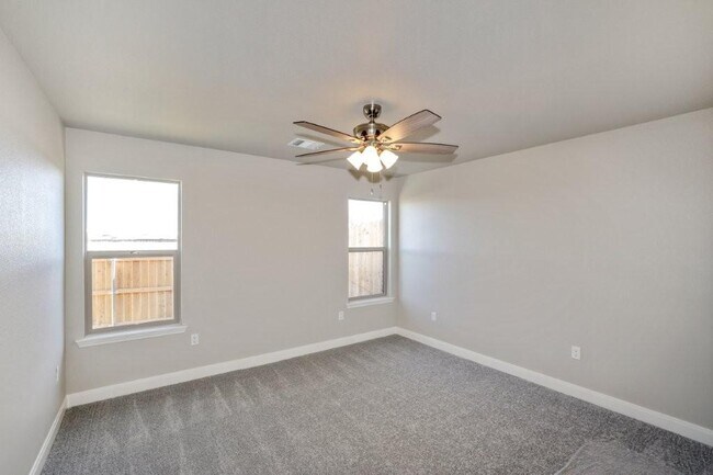 Building Photo - 7617 Woodford Ave