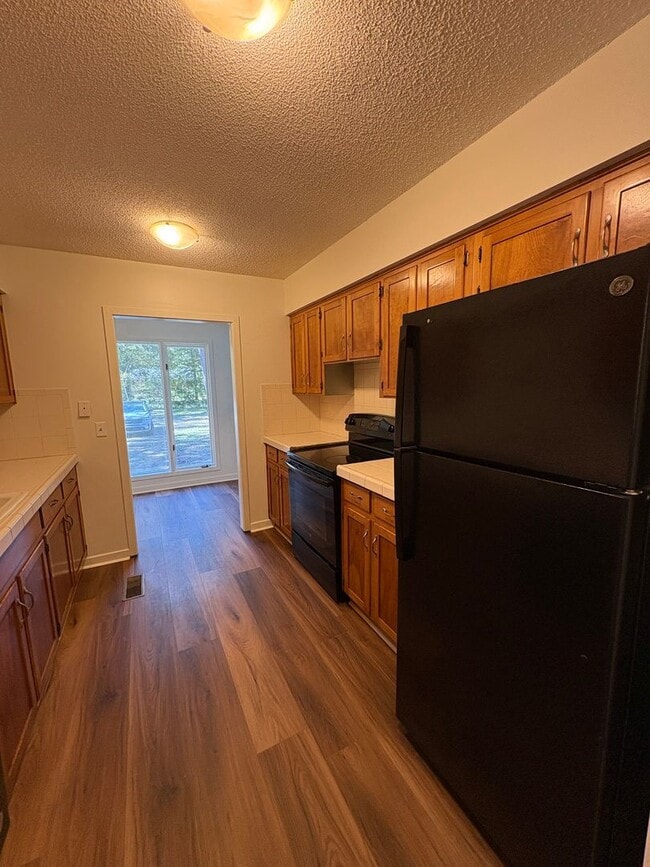 Building Photo - One-of-a-kind Home on 2.2 Acres – $1,700/m...