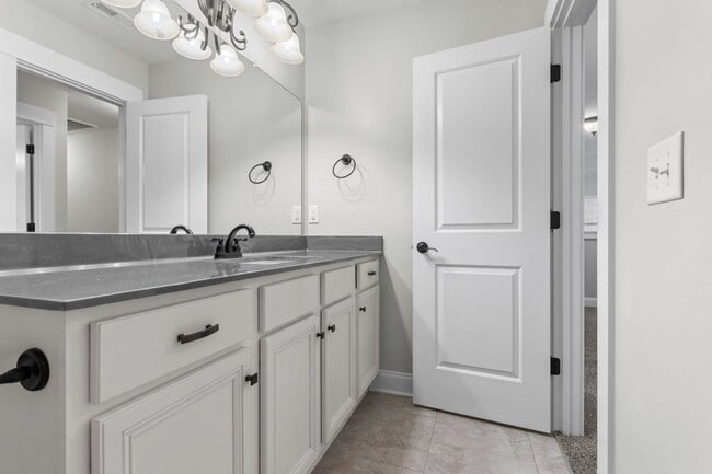 Building Photo - 3BR Home with Bonus Loft & Spa-Inspired Pr...