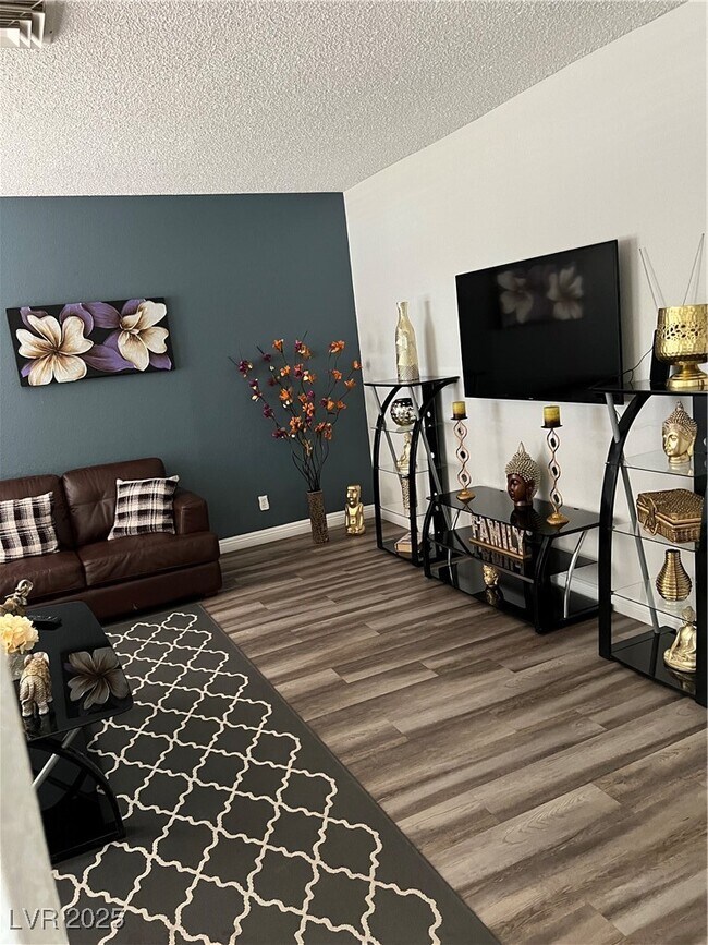 Building Photo - 3835 Chutney St