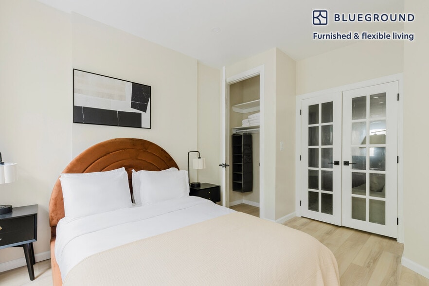 Building Photo - 251 W 18th St