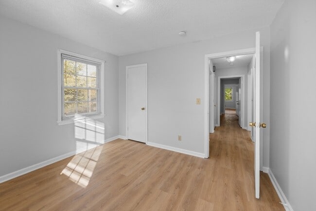 Building Photo - 4012 Oxbow Dr