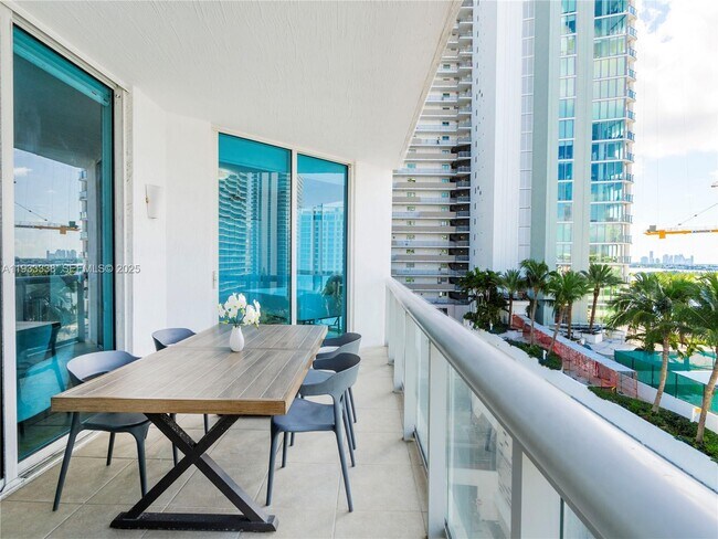 Building Photo - 480 NE 30th St