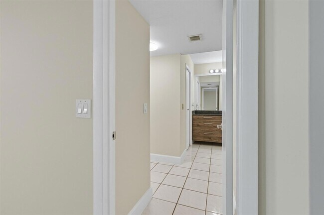 Building Photo - 434 Lakeview Dr