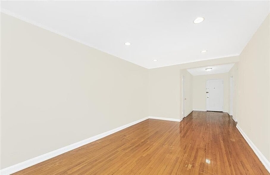 Building Photo - 2102 Holland Ave