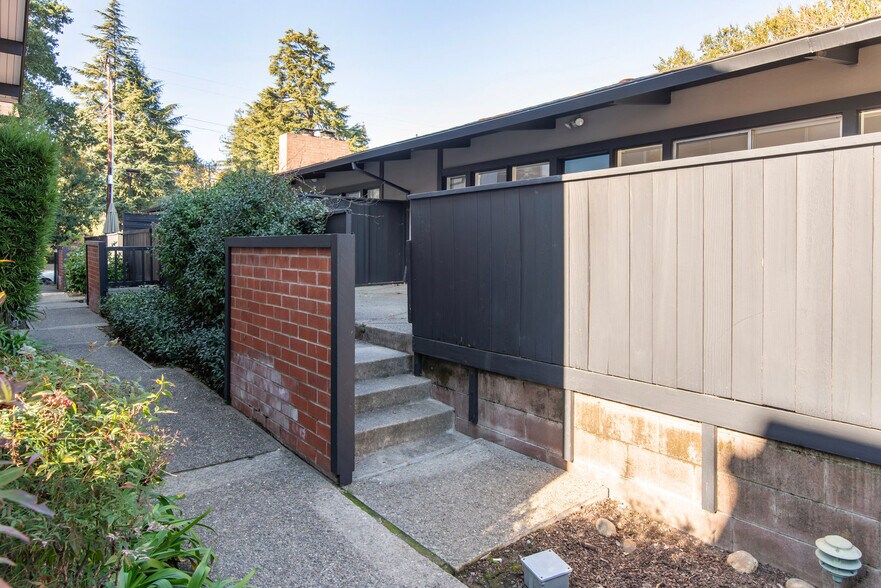 Building Photo - 801 Middlefield Rd