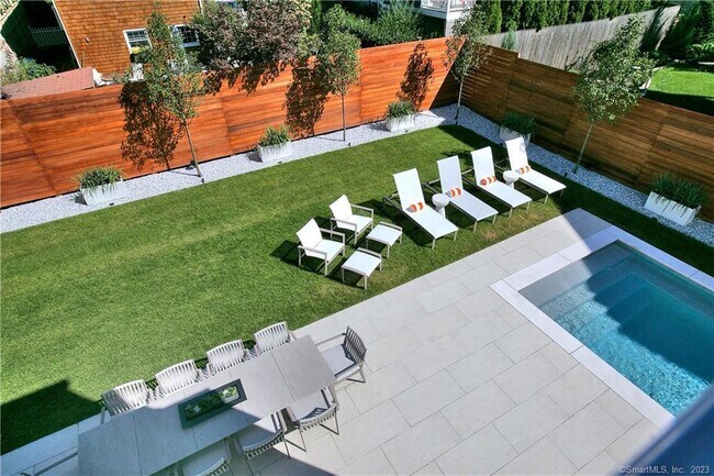 Building Photo - 18 Danbury Ave