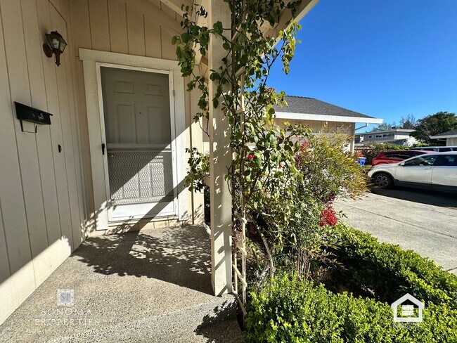 Building Photo - 2BD/2BA Duplex, Close to Downtown Sonoma!